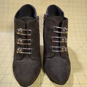 Limelight Vittoria Women's US 8 Olive Green Faux Suede Ankle Boots Booties Heels